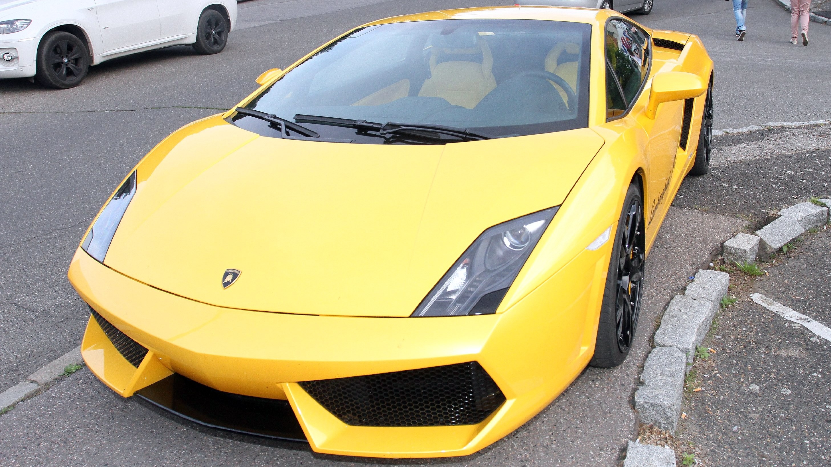 Lamborghini_žlté